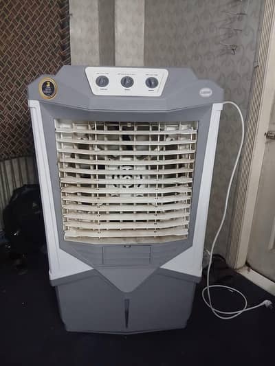 very good cooler in good condition. lush condition