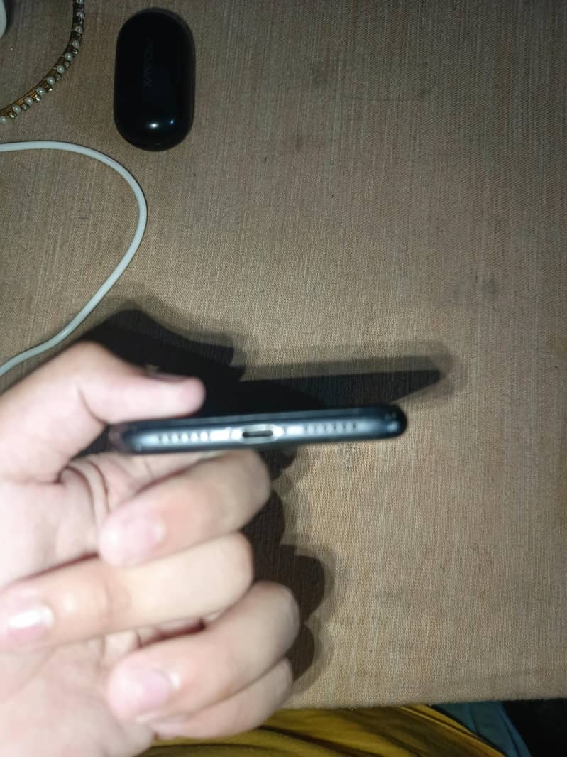 Apple iPhone 11 3