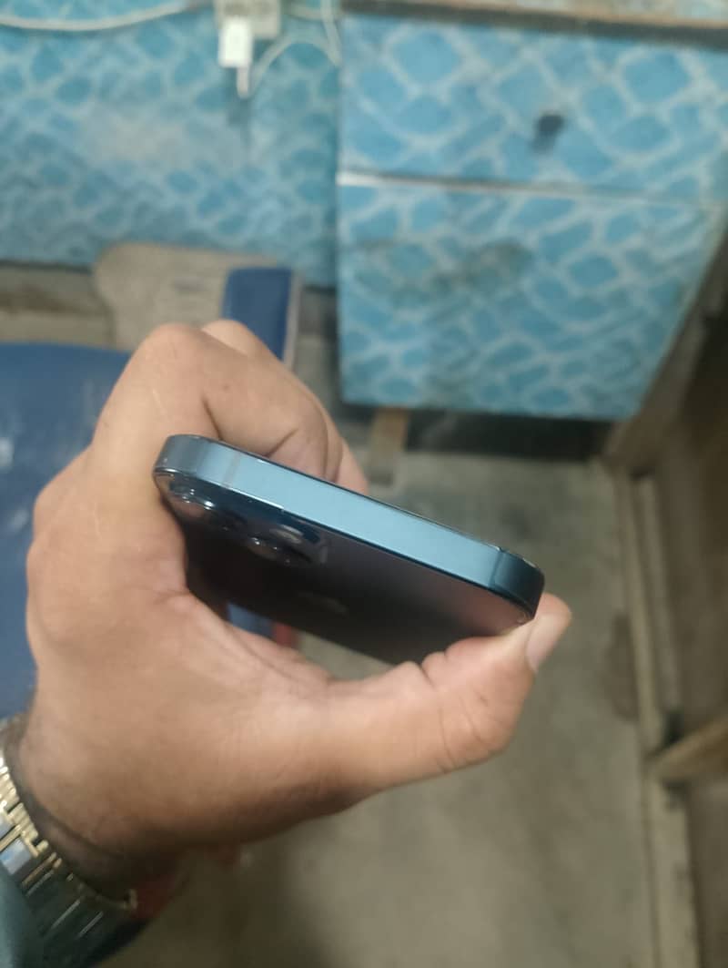Apple iPhone 13 mini 1