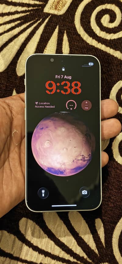 Apple iPhone 13