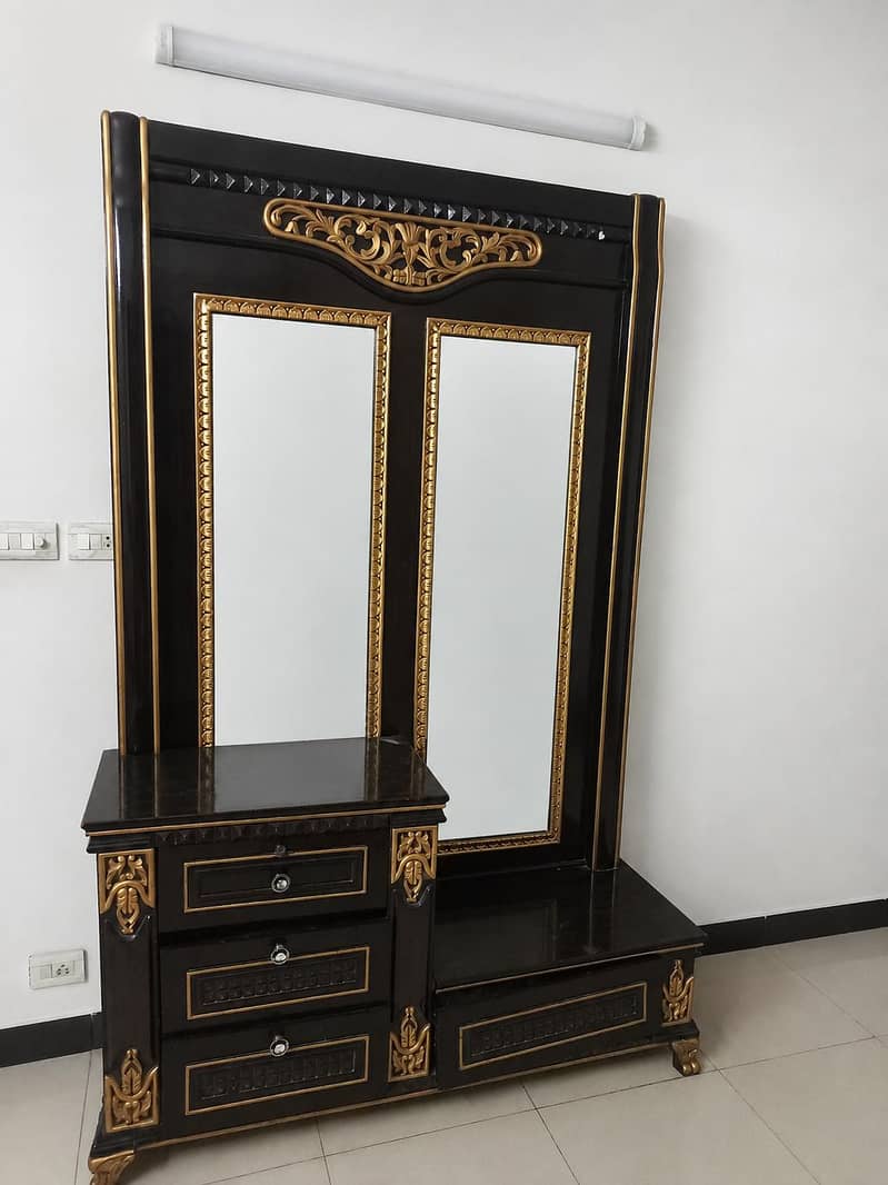 vanity table. double mirror 1