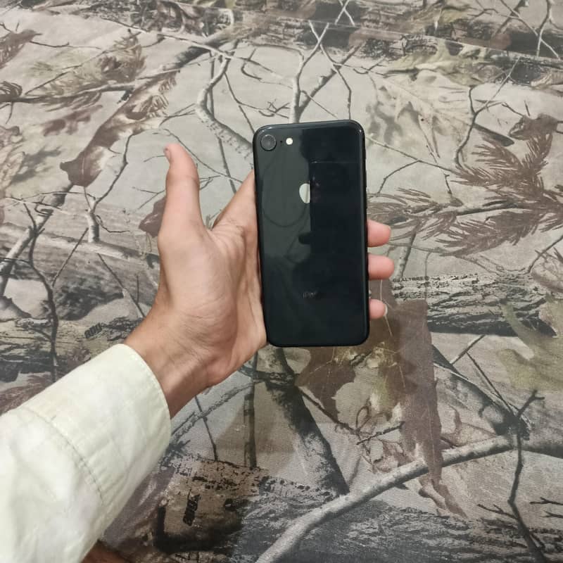 Apple iPhone 8 5
