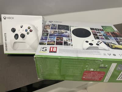 Xbox Series S (512GB) + 2 Controllers – Excellent Condition