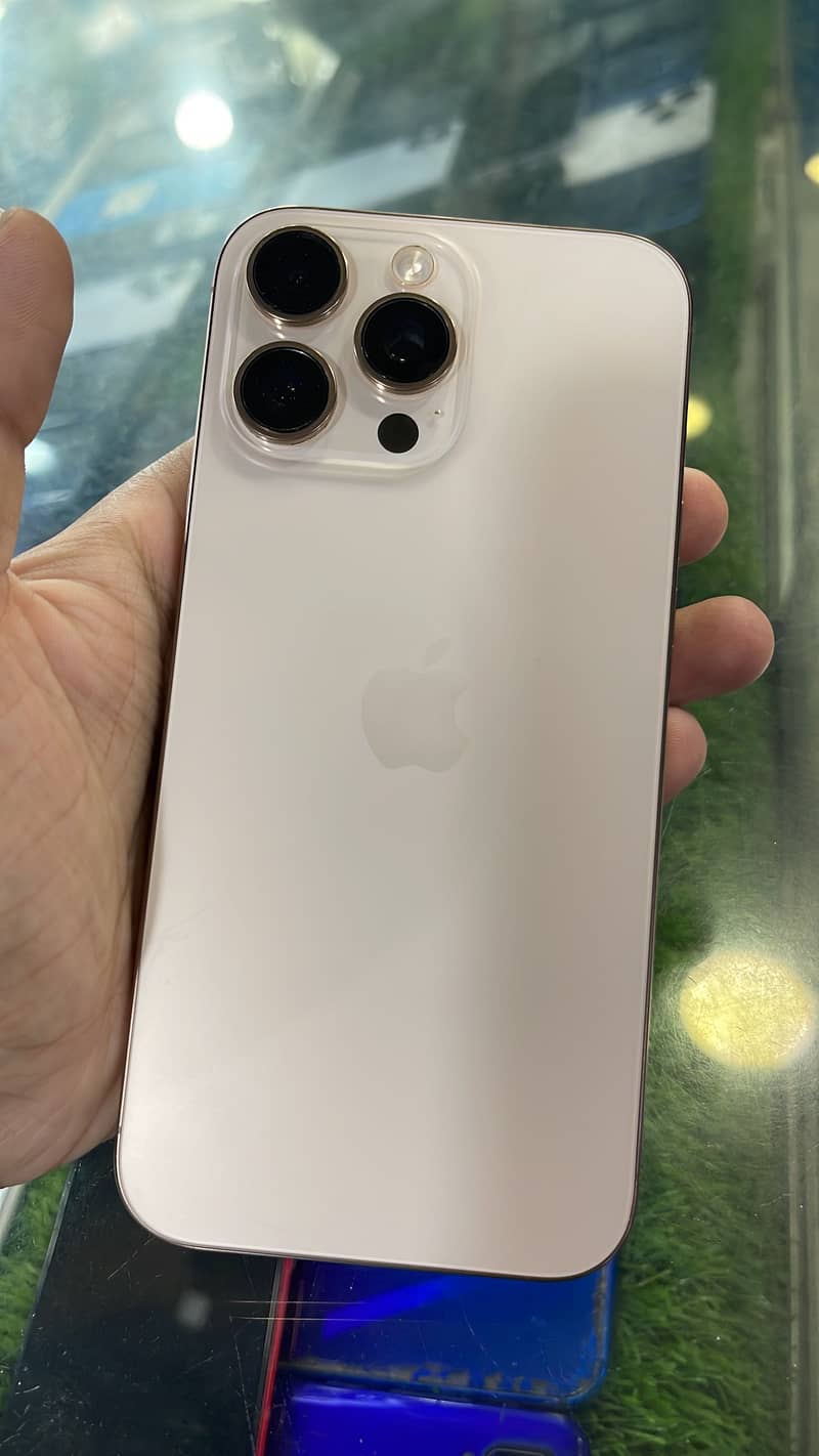 Apple iPhone 16 Pro Max 1