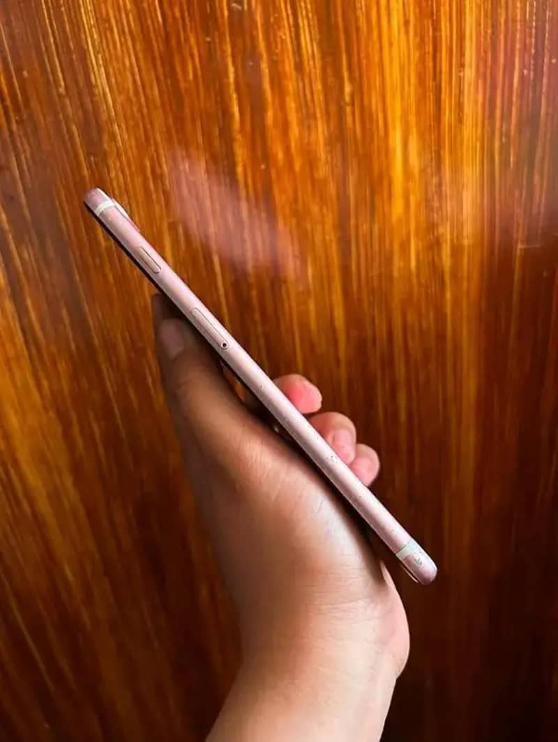 Apple iPhone 7 plus 1
