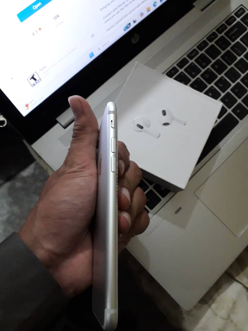 Apple iPhone 7 2