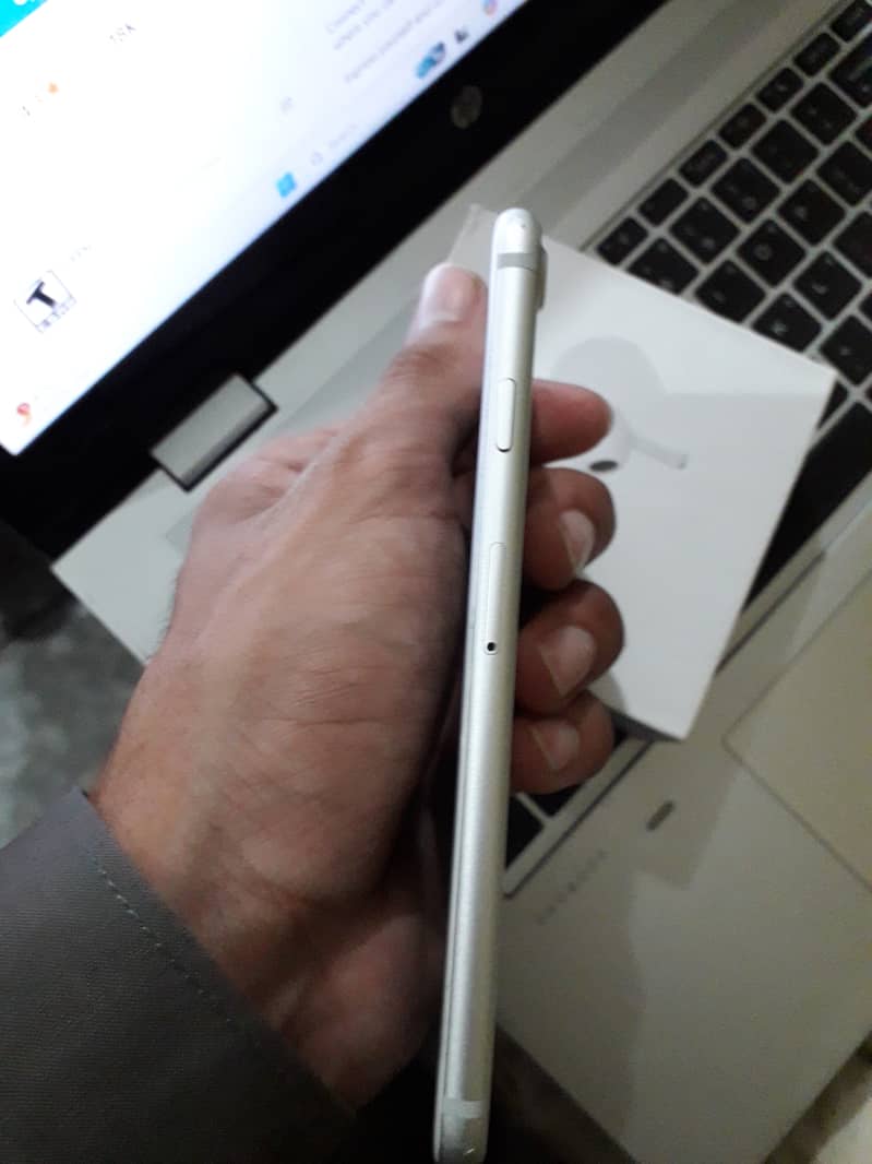 Apple iPhone 7 3
