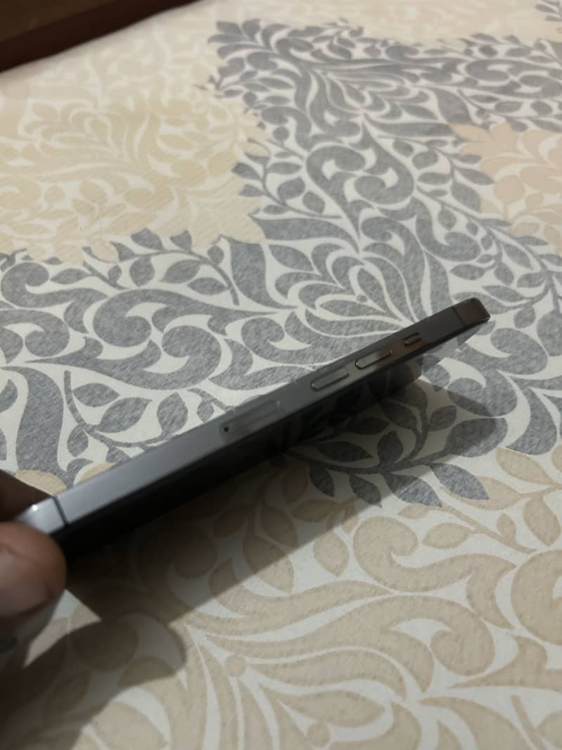 Apple iPhone 13 Pro 2