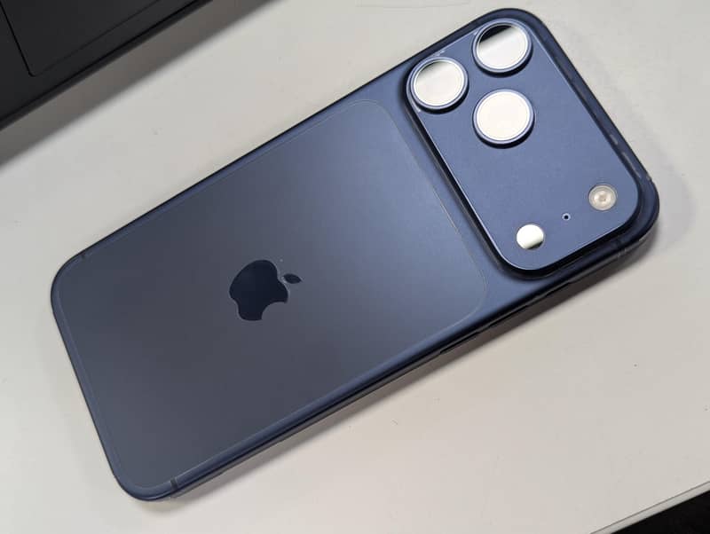 Apple iPhone 17 Pro Max 1