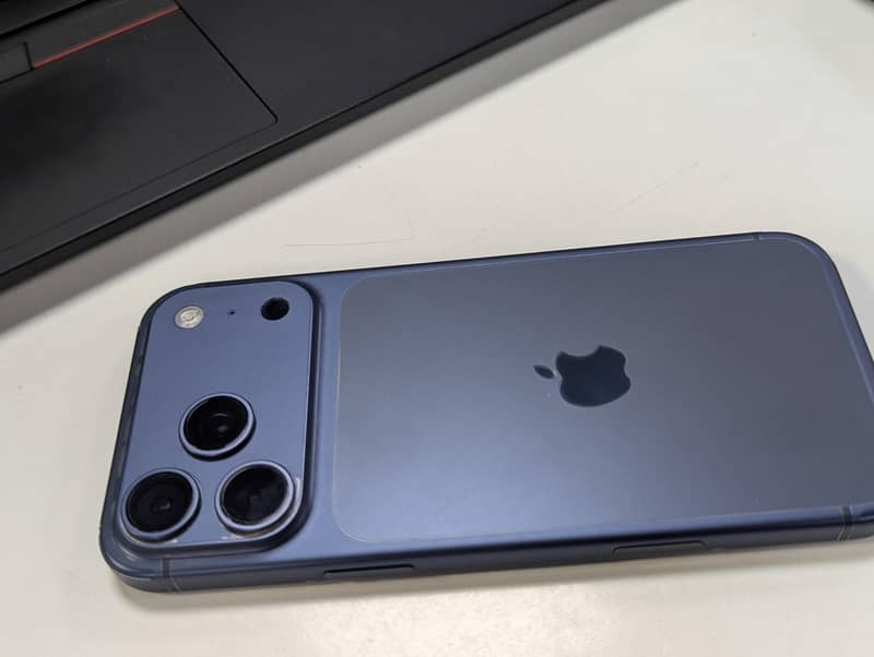 Apple iPhone 17 Pro Max 2