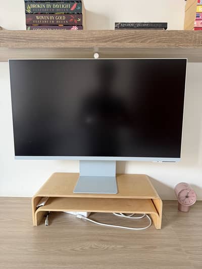 Samsung Smart Monitor M8 32" (4K UHD) – Like New