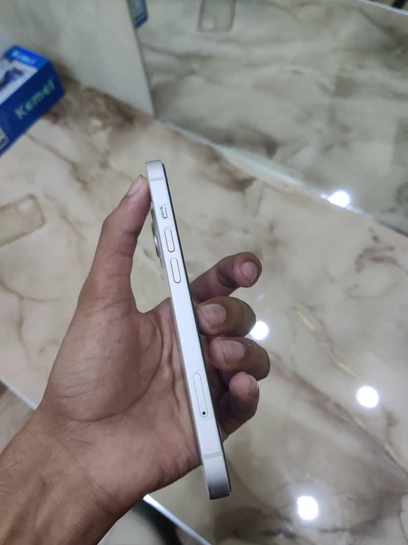Apple iPhone 13 2