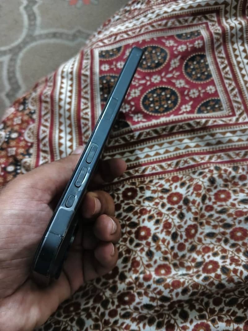 Apple iPhone 15 Pro Max 5