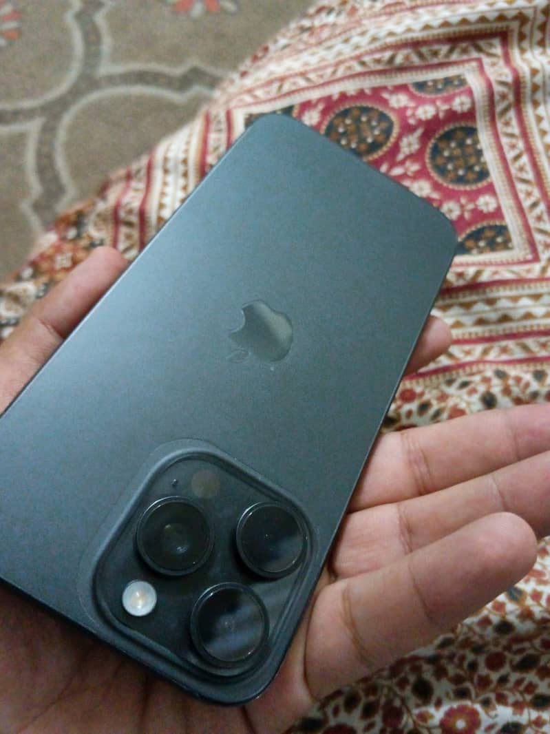 Apple iPhone 15 Pro Max 6