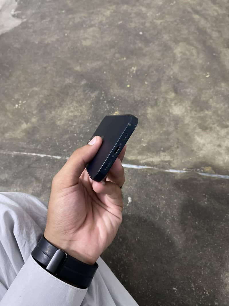 SIMPLE IPHONE 13 1