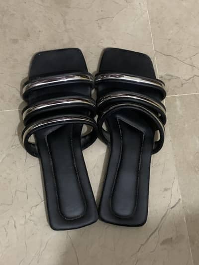 Black flats with 8/10 condition
