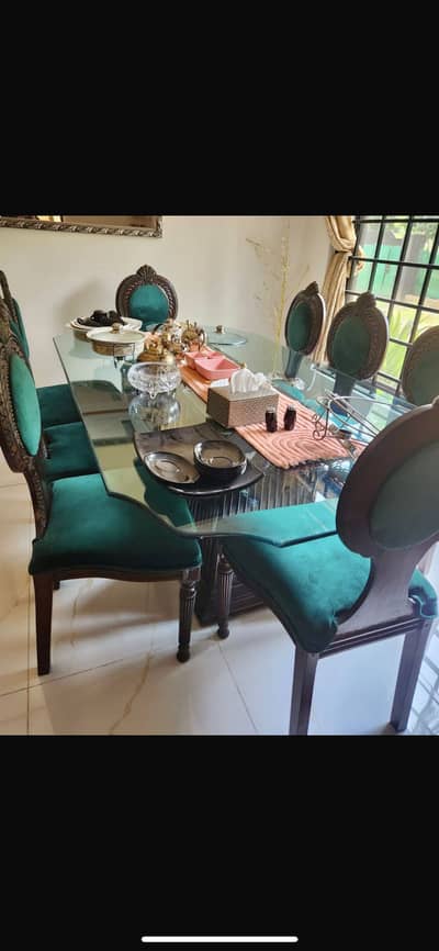 8 seater dining table New condition