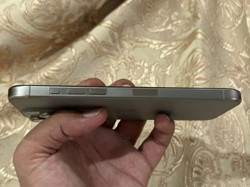 Apple iPhone 15 Pro Max 0