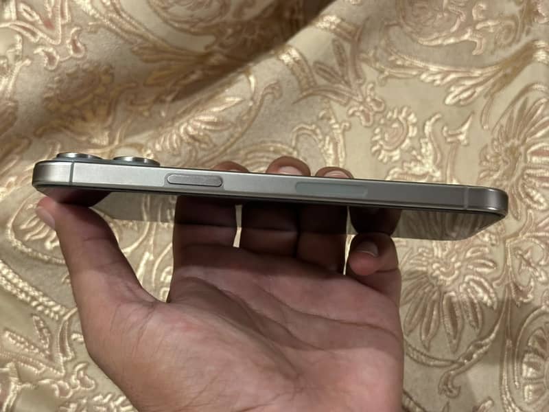 Apple iPhone 15 Pro Max 2
