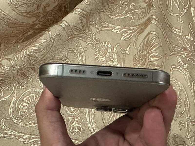 Apple iPhone 15 Pro Max 5