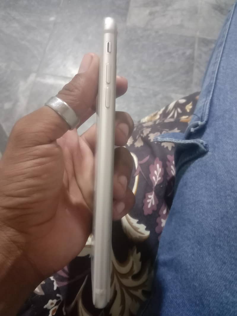 Apple iPhone 8 Plus 3