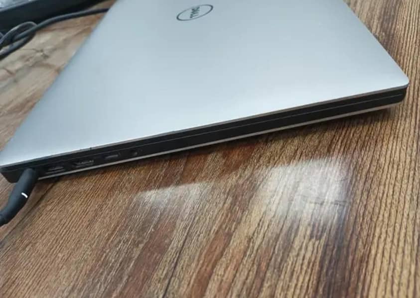 Dell precision 5520 1