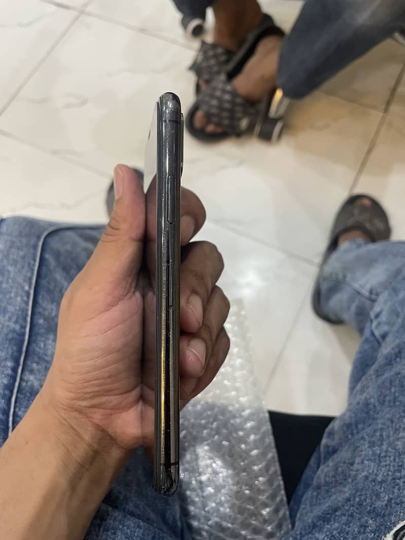 Apple iPhone XS 3
