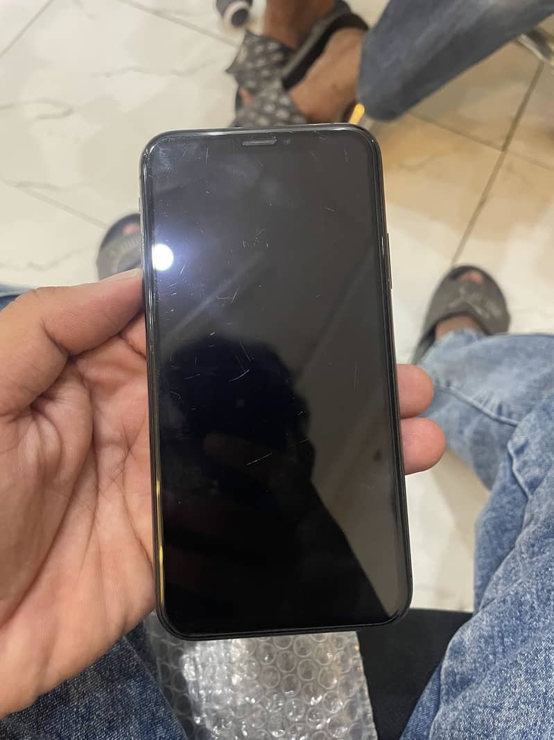 Apple iPhone XS 4