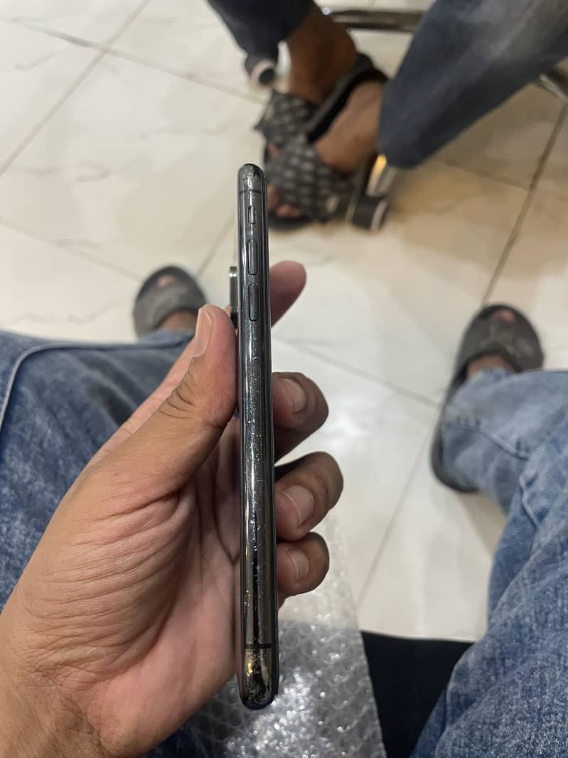 Apple iPhone XS 7
