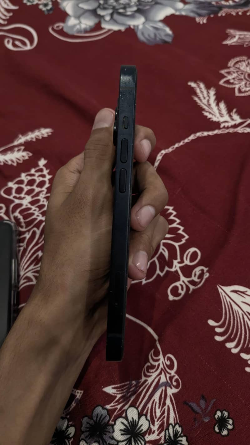 Apple iPhone 14 4