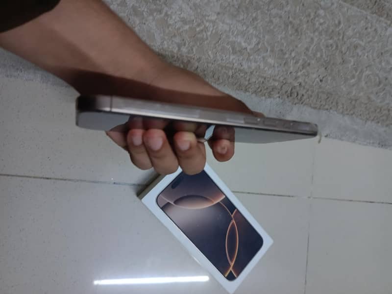 iPhone 16 pro. max 1