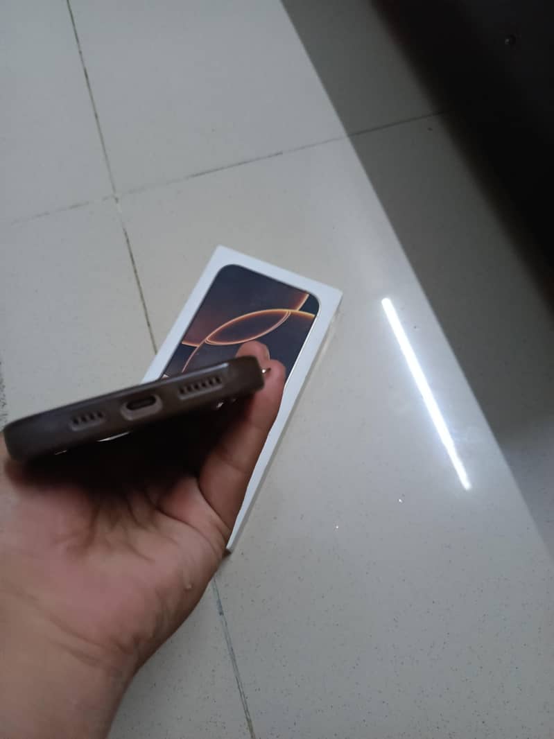 iPhone 16 pro. max 2