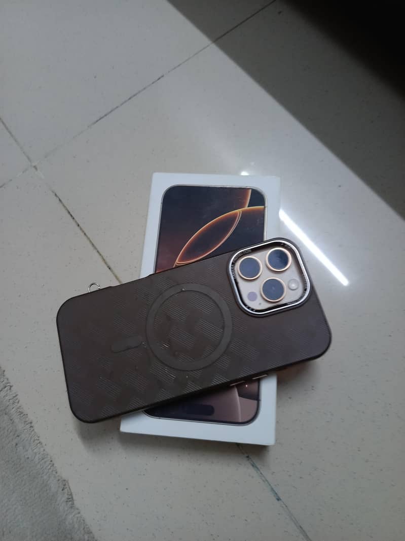 iPhone 16 pro. max 4