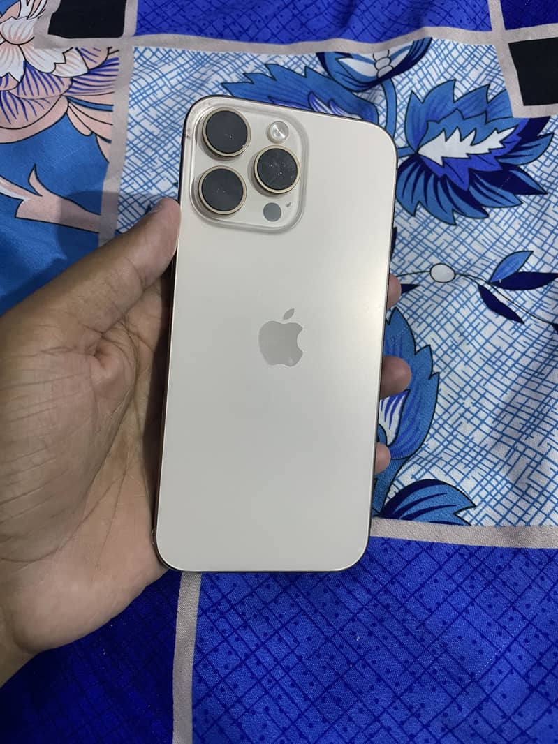 Apple iPhone 16 Pro Max 1