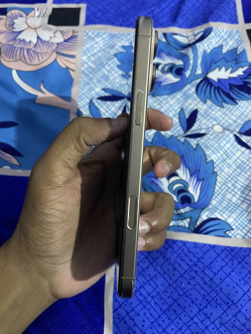 Apple iPhone 16 Pro Max 3
