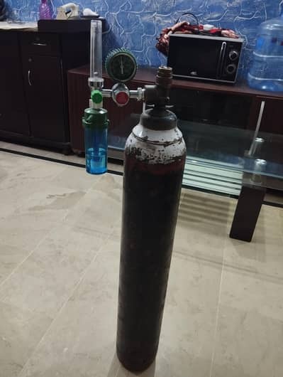 Full Oxygen Cylinder with Brand New Flow Meter and Humidifier Kit