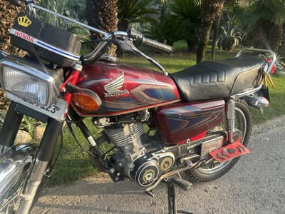 Honda 125 for sale , model 2022 , red color , good condition genuine