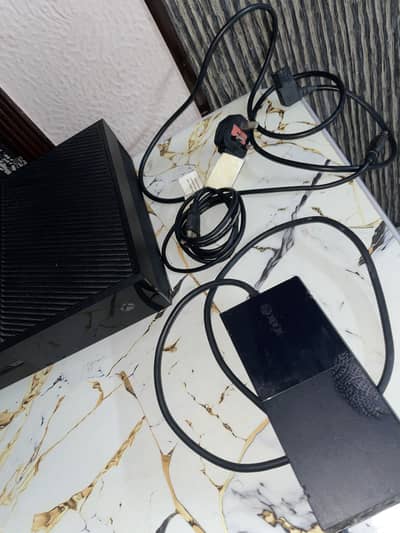 Xbox one 500gb with box