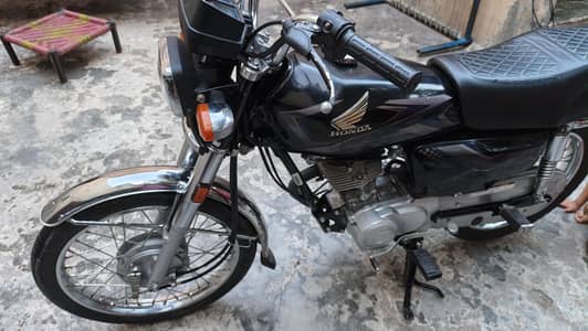 Honda CG 125 Black 9400 km driven single hand