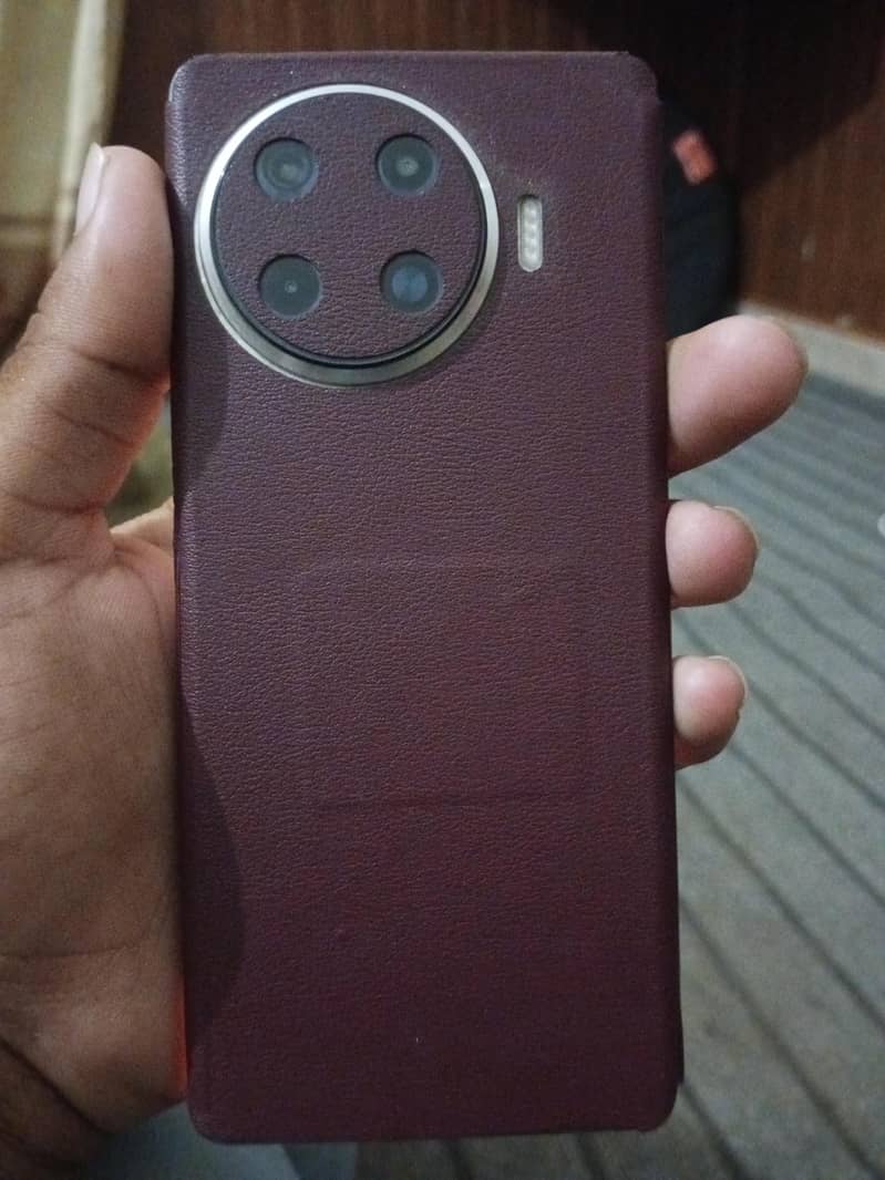 Tecno Spark 20 Pro Plus 0