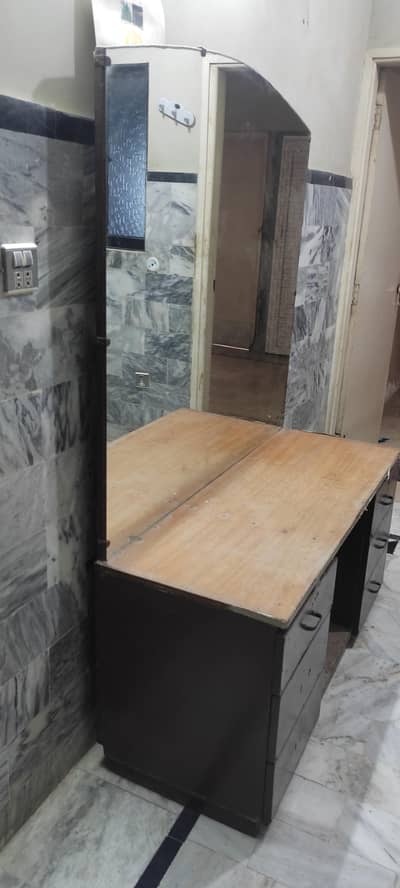Dressing mirror