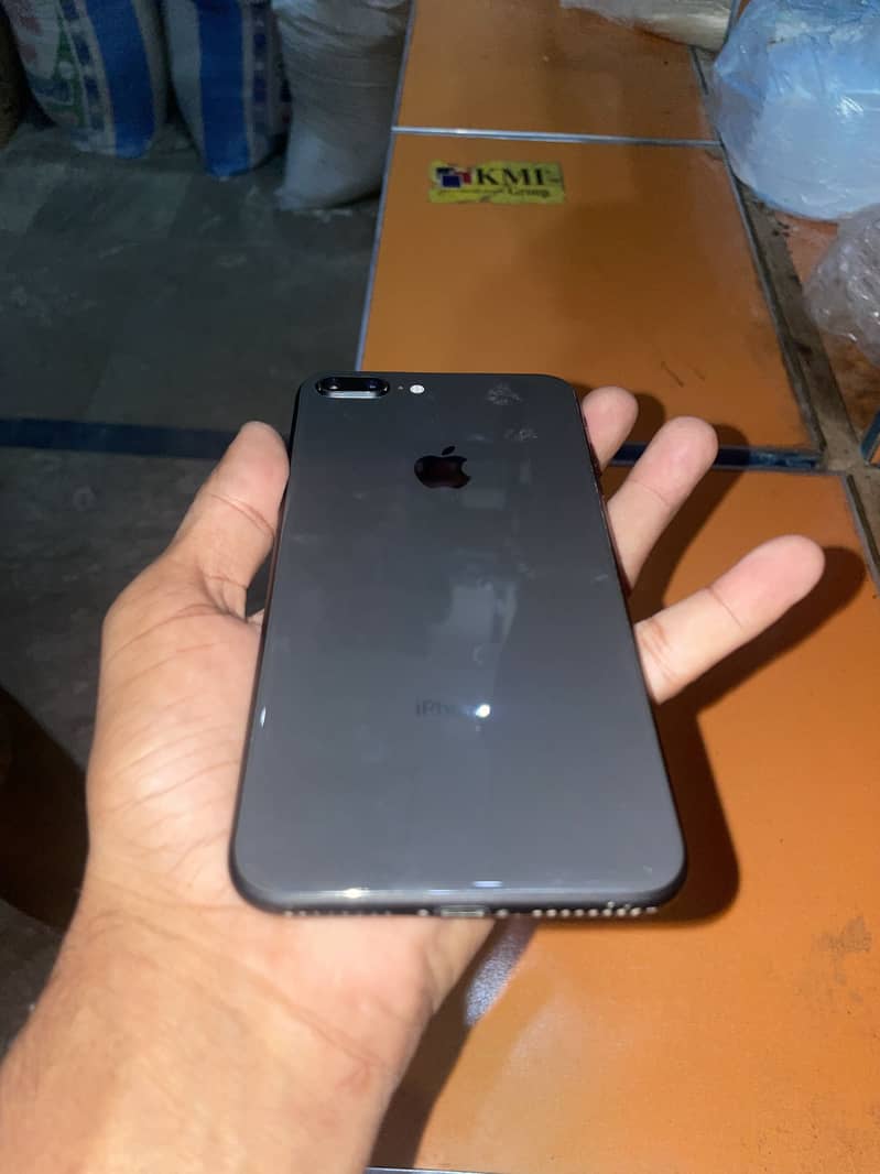 Apple iPhone 8 Plus 2