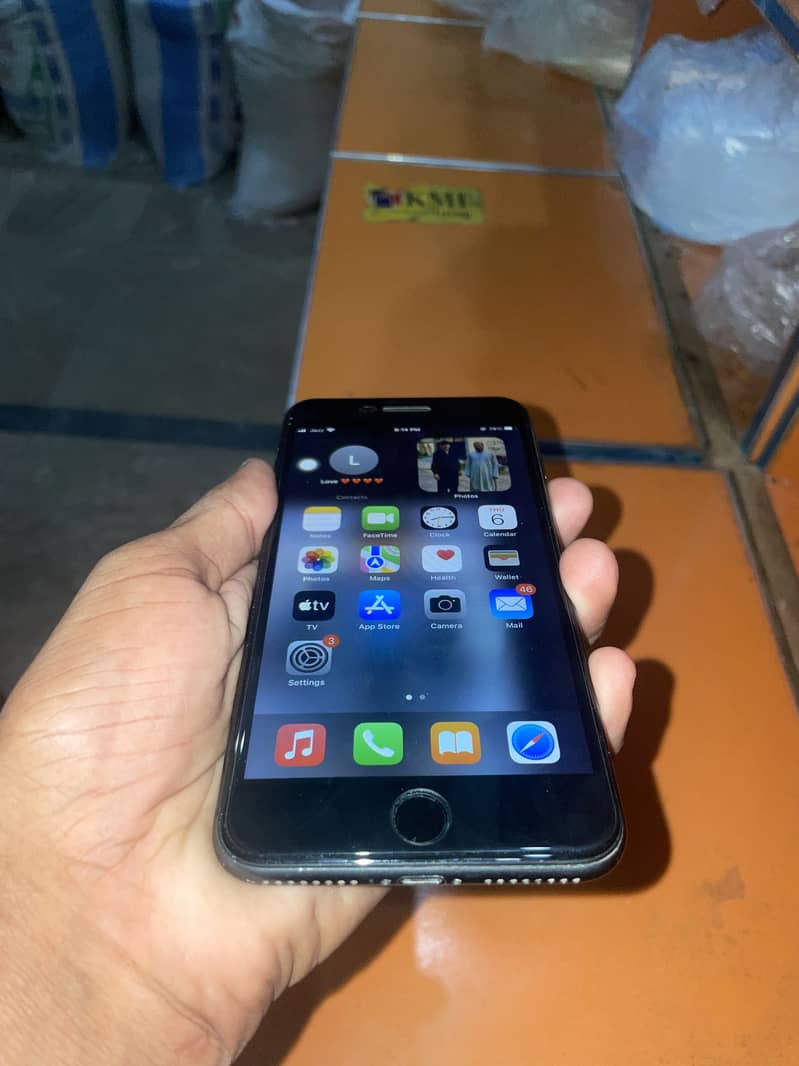 Apple iPhone 8 Plus 3