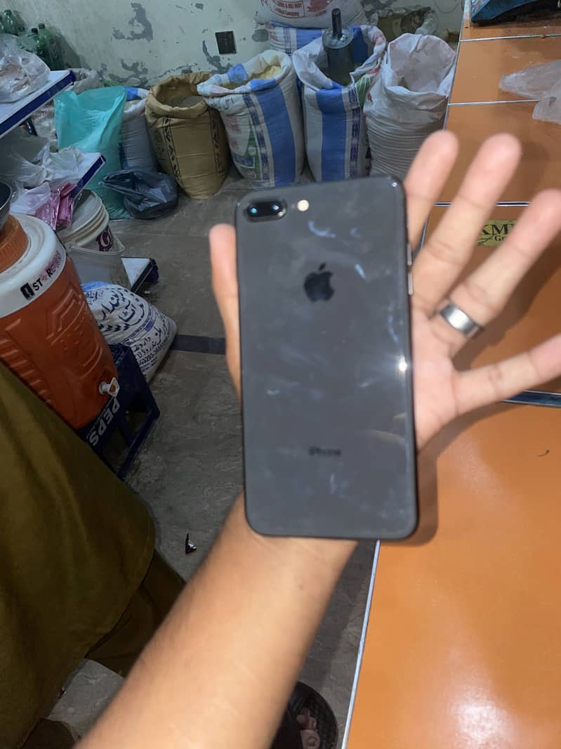 Apple iPhone 8 Plus 4