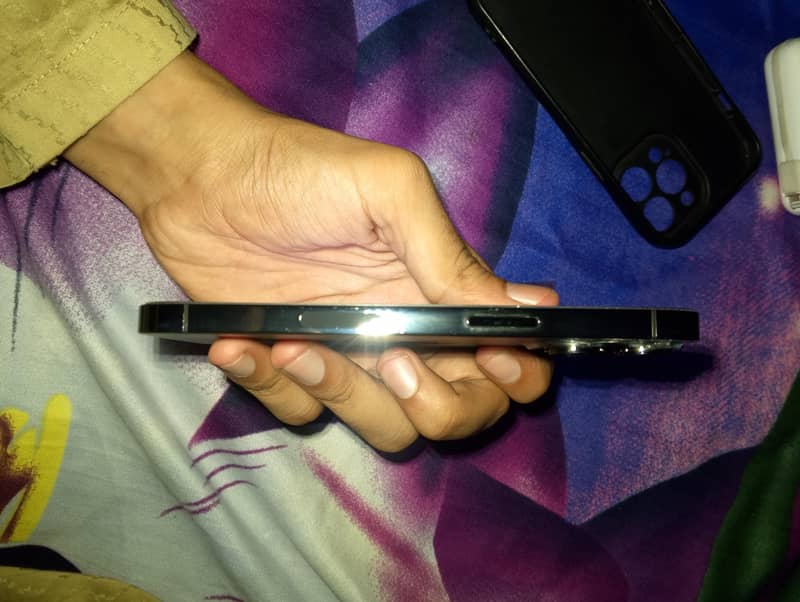 Apple iPhone 13 Pro 4