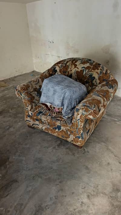 single sofa & 2 tables