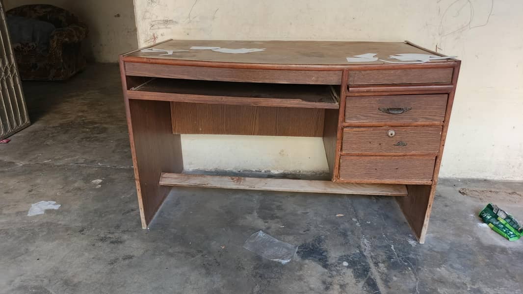single sofa & 2 tables 1
