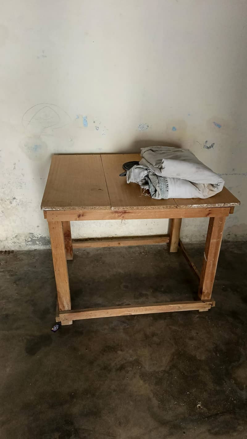 single sofa & 2 tables 2