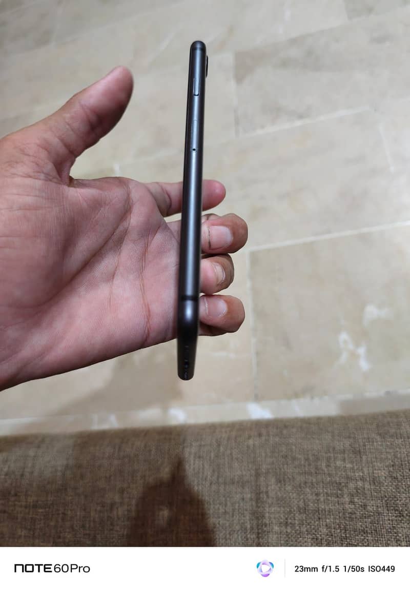 Apple iPhone 8 3
