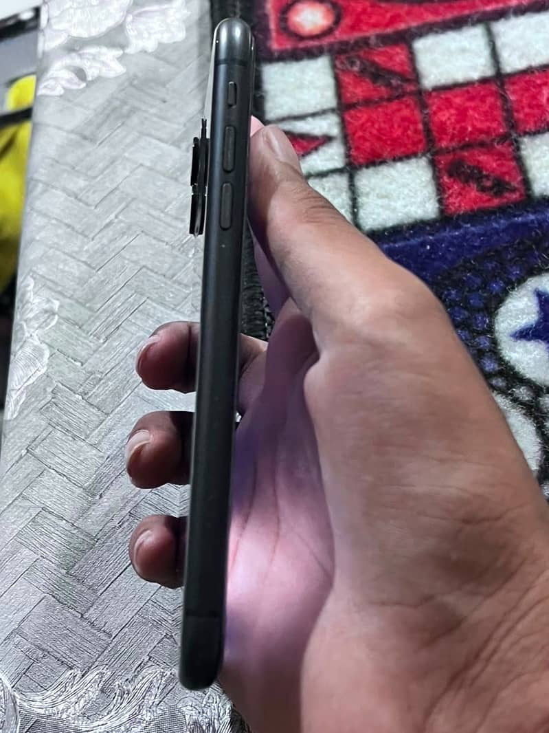 Apple iPhone 11 3